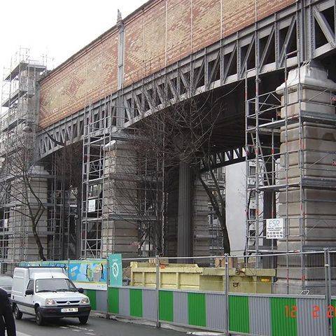 échafaudage sur pont