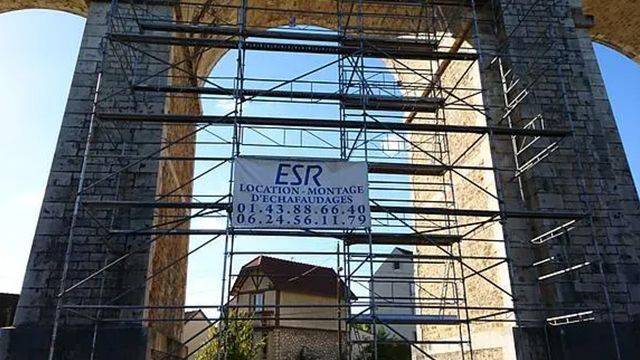 échafaudage sur pont